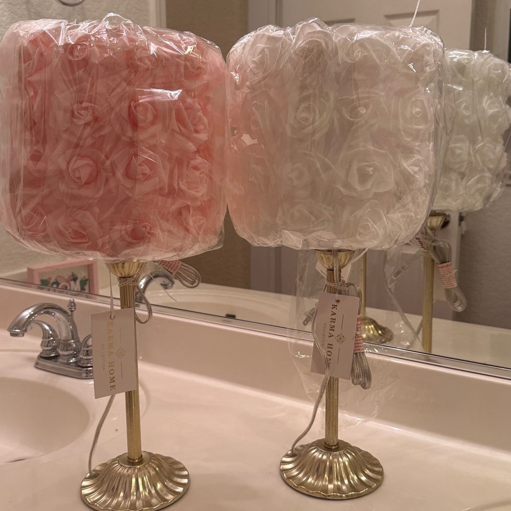 Cottage Core,Whimsical Soft Girl & Soft Boy Aesthetic
White & Pink Rose lamps 2 - Picture 12 of 15